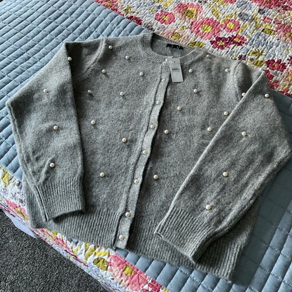 NWT!! Beautiful Ann Taylor Cardigan with Pearls!! - Picture 1 of 5
